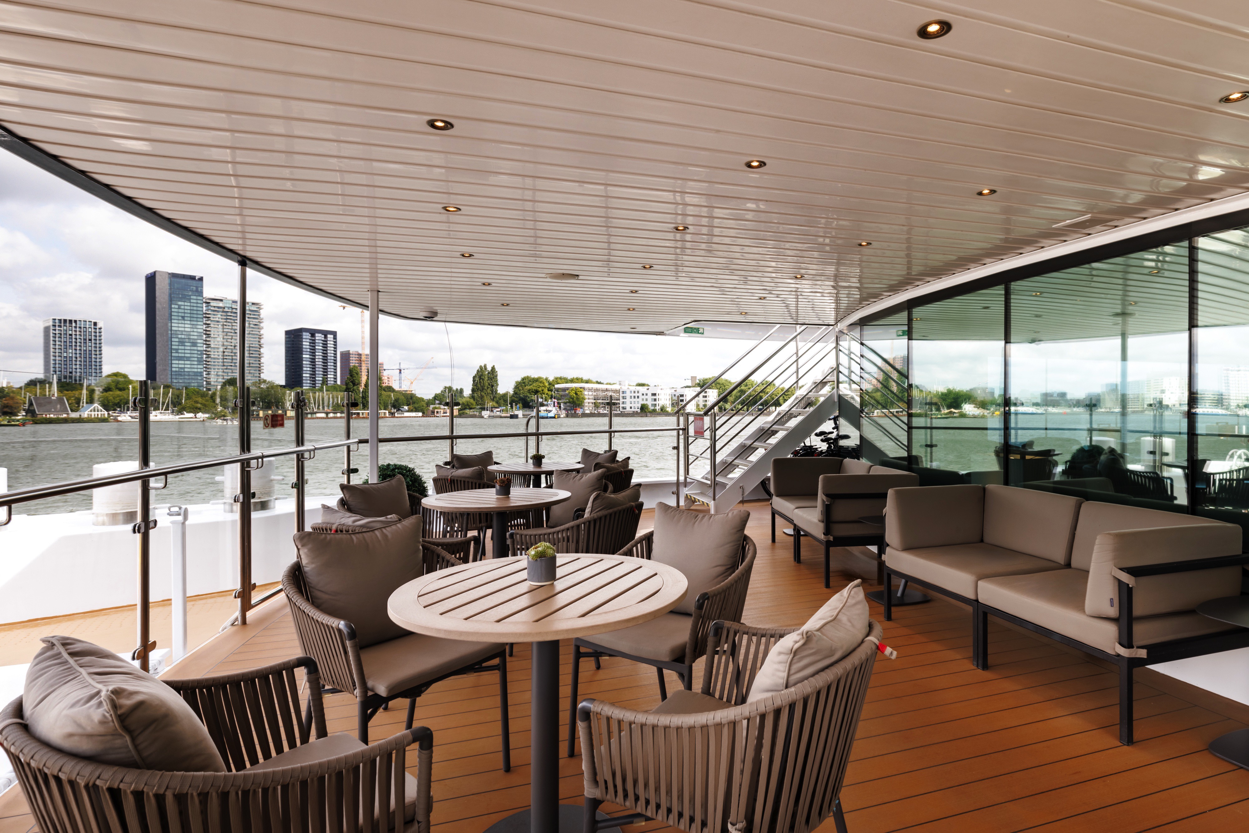 Avalon Panorama - Observation Lounge